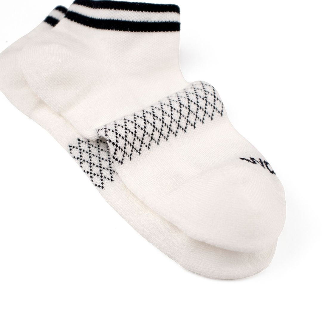 [Double Black Stripes on White]